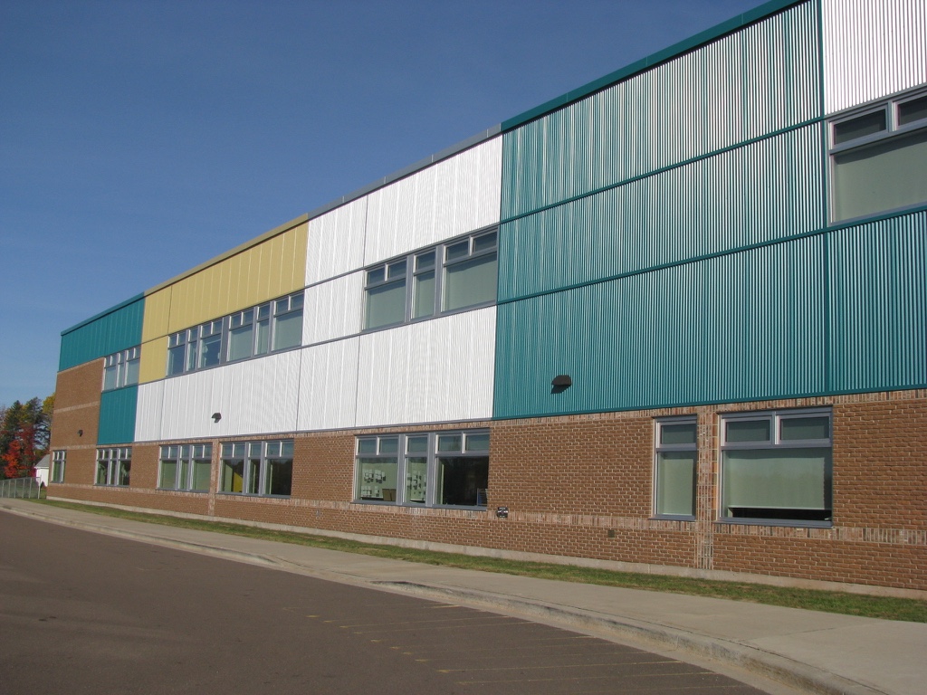 École Le Sommet | 701 Ryan St, Moncton, NB E1G 5R2, Canada | Phone: (506) 856-3977
