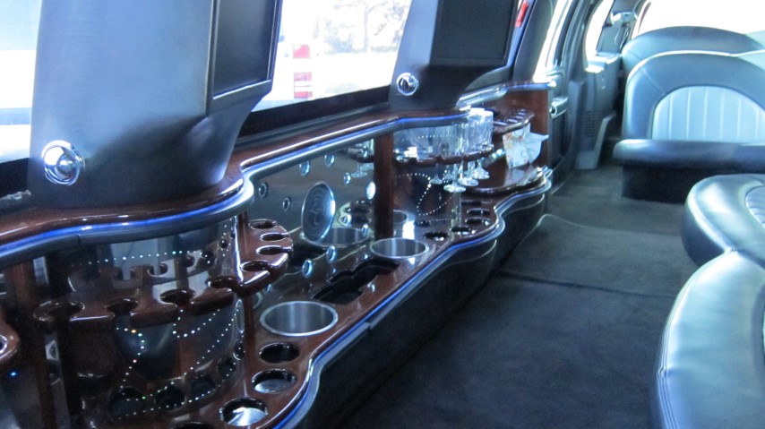 Prestige Limousine Service | 6130 Corwin Ave, Niagara Falls, ON L2G 5L6, Canada | Phone: (905) 357-5466