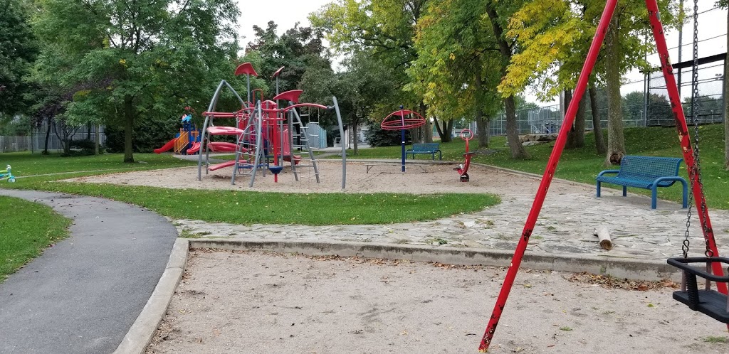 Alexander Park | 14899 Rue Oakwood, Pierrefonds, QC H9H 1Y1, Canada | Phone: (514) 624-1083