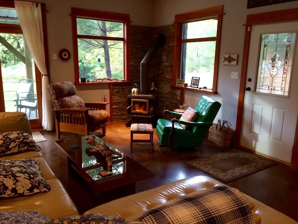 Amberwood on the River B & B | 2980 Riverbend Rd, Nanaimo, BC V9X 1S7, Canada | Phone: (250) 616-8457