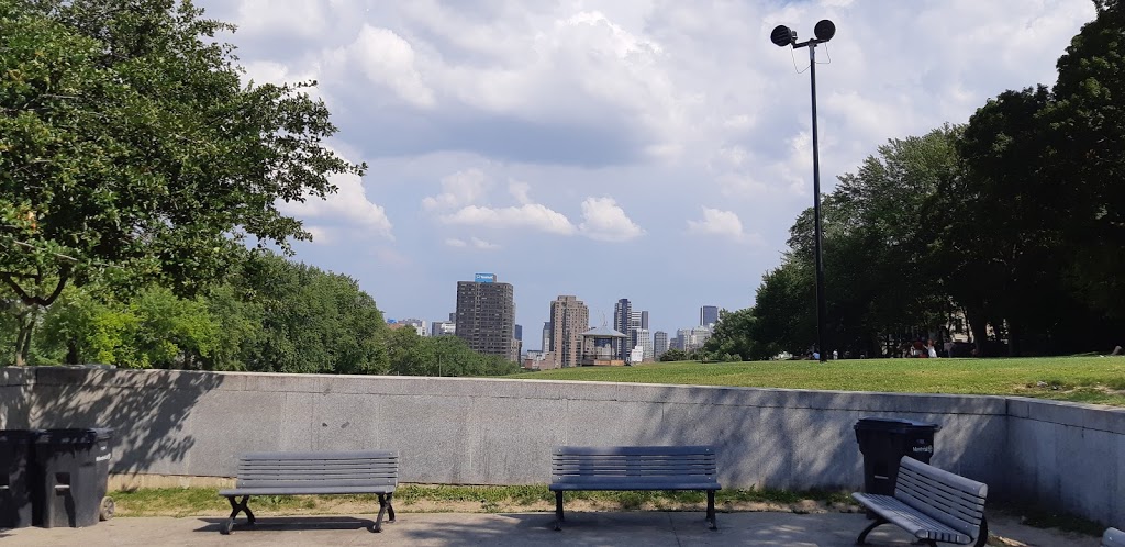 Place du parc | 300 Rue Léo Pariseau, Montréal, QC H2X 4B3, Canada | Phone: (514) 284-2900