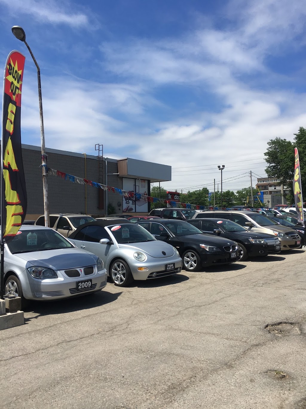 Deluxe Auto | 1000 Dundas St E # 106, Mississauga, ON L4Y 2B8, Canada | Phone: (416) 893-0404