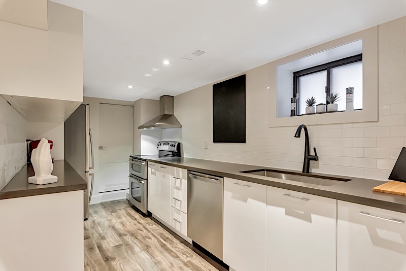Luxury on Lauder | 386 Lauder Ave Unit B, York, ON M6E 3H8, Canada | Phone: (416) 670-3352