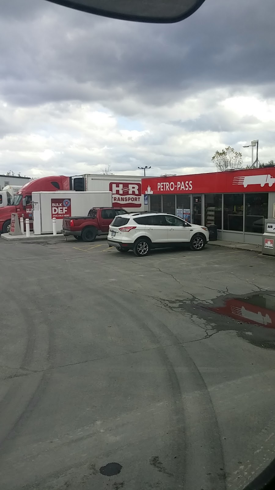 Petro-Pass Truck Stop | 1400 Windmill Ln, Gloucester, ON K1B 4V5, Canada | Phone: (613) 744-5711