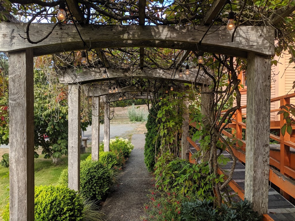 Mahle House Restaurant | 2104 Hemer Rd, Nanaimo, BC V9X 1L8, Canada | Phone: (250) 722-3621