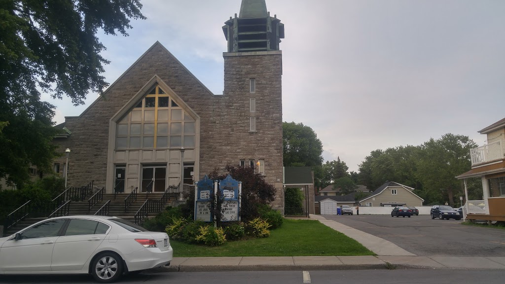 Église Très Sainte-Trinité | 145 Avenue Saint-Charles, Vaudreuil-Dorion, QC J7V 2K9, Canada