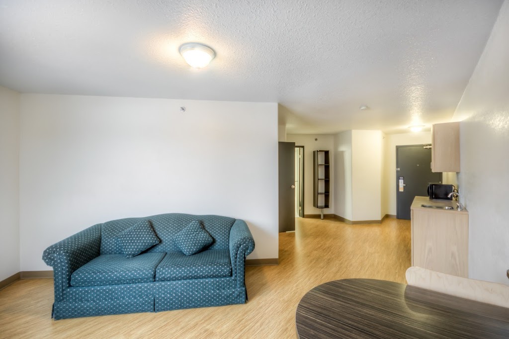 Motel 6 Regina SK | 2050 Victoria Ave E, Regina, SK S4N 7B9, Canada | Phone: (306) 565-2251
