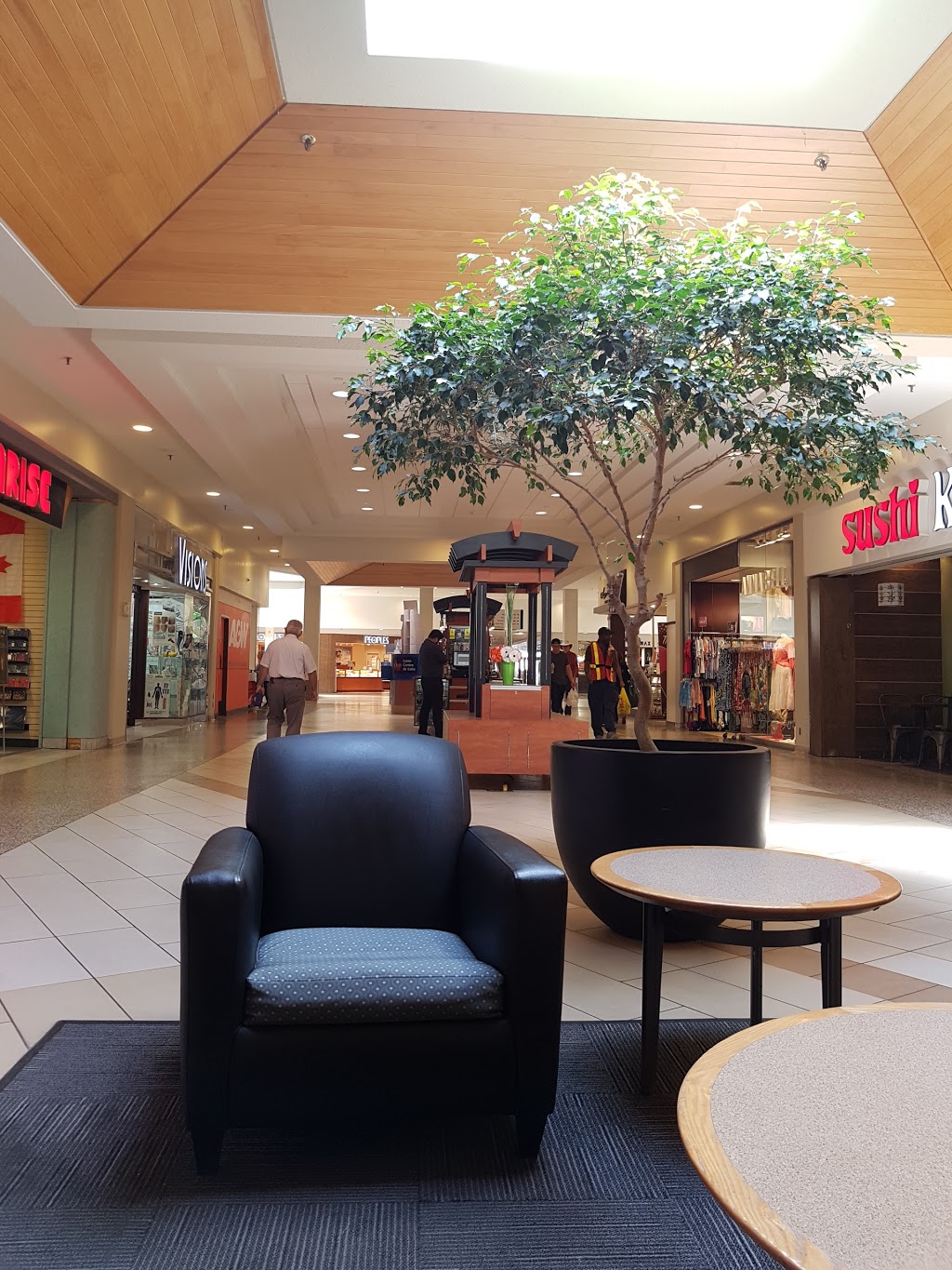 Cloverdale Mall | 250 The East Mall, Etobicoke, ON M9B 3Y8, Canada | Phone: (416) 236-1668