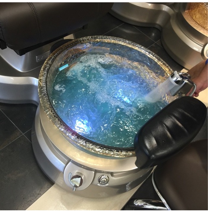 Deluxe Spa Kennevale | 240 Kennevale Dr, Nepean, ON K2J 3T3, Canada | Phone: (613) 823-9188
