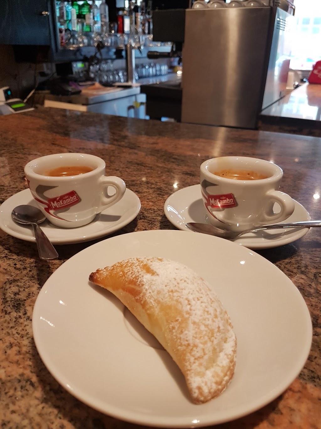 Caffe Bistro La Piazza | 3055 Rue Villeray, Montréal, QC H2A 1E8, Canada | Phone: (514) 727-8844