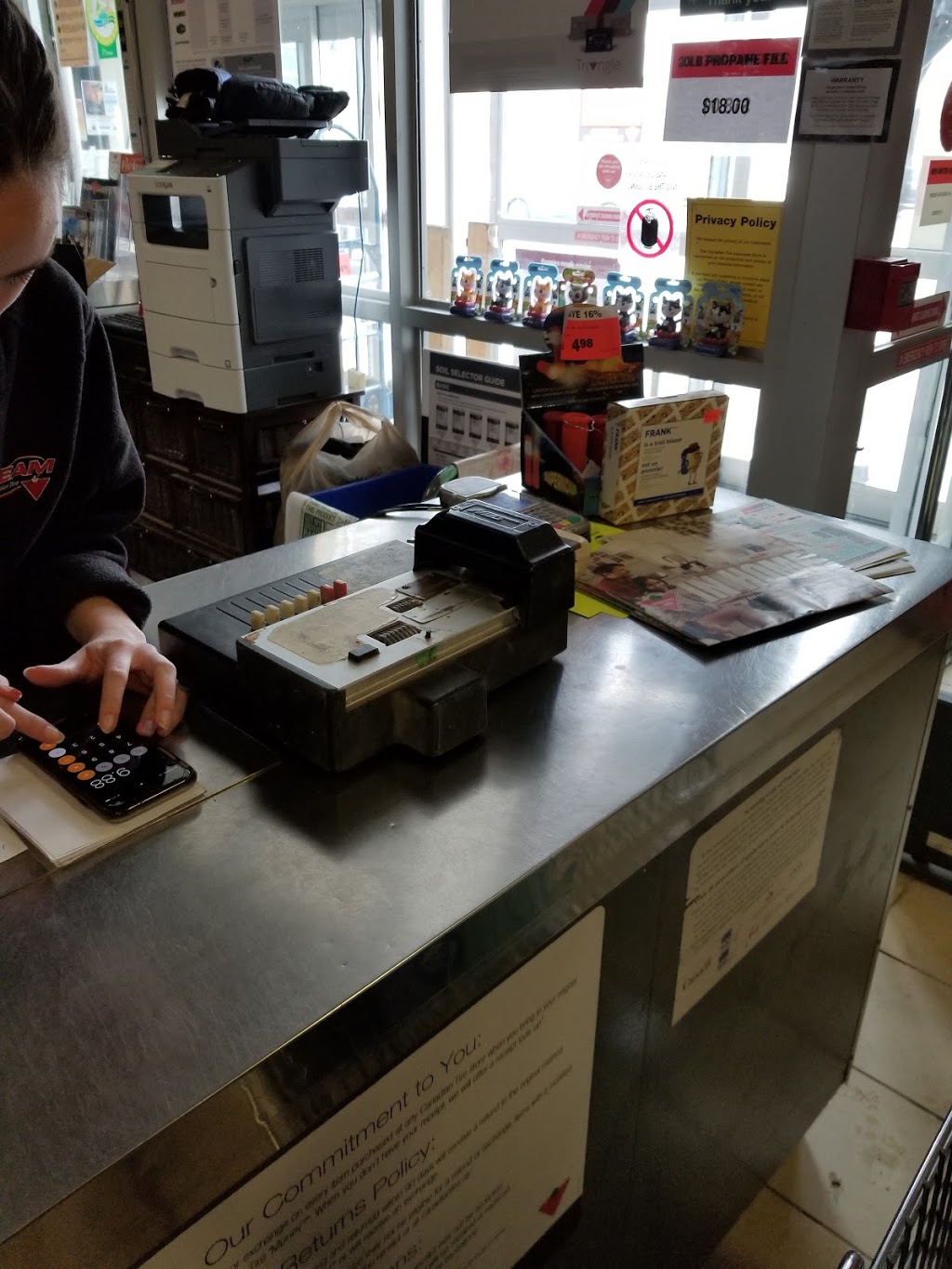 Canadian Tire | 160 Lindsay St, Fenelon Falls, ON K0M 1N0, Canada | Phone: (705) 887-3310