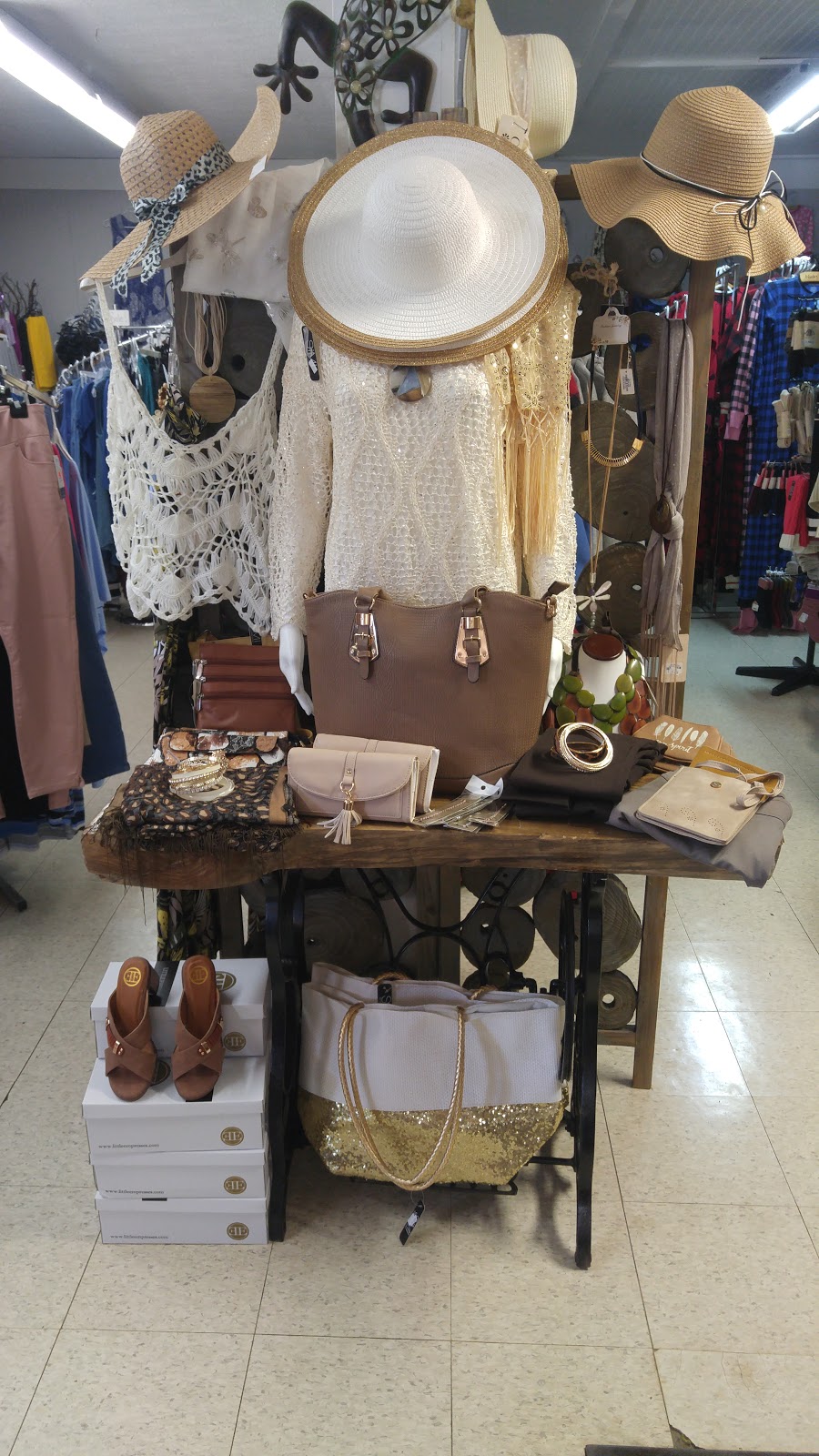 MAPLE LEAF COUNTRY STORE | 34820 ON-62, Maple Leaf, ON K0L 2R0, Canada | Phone: (613) 338-2274