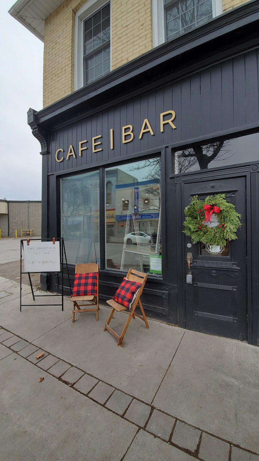 The Shortis|s Cafe|Bar | 379 Simcoe St, Beaverton, ON L0K 1A0, Canada | Phone: (705) 504-0952