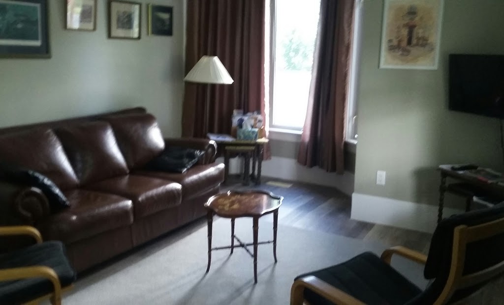 Courthouse B&B | 4 Pitt St, Picton, ON K0K 2T0, Canada | Phone: (613) 476-0437
