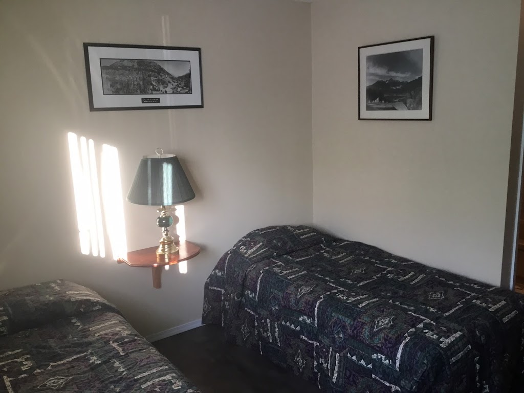 Gold Bridge Hotel | 6 Fergusson Ave, Gold Bridge, BC V0K 1P0, Canada | Phone: (250) 238-2343