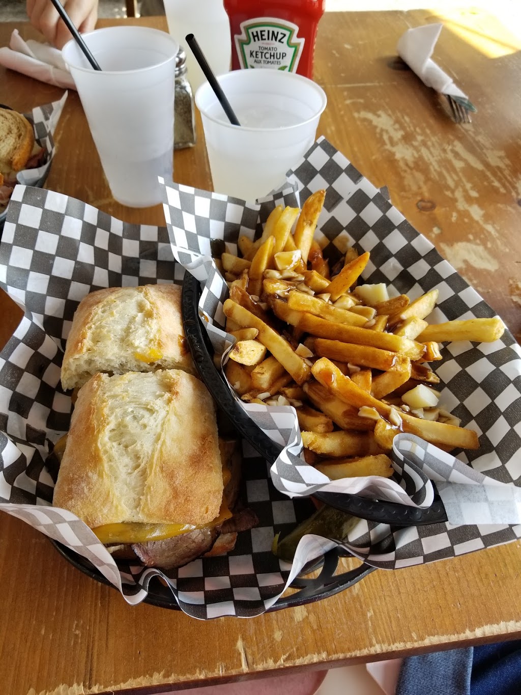 Queens Bush Pub | 451 10th St, Hanover, ON N4N 1P7, Canada | Phone: (519) 364-6666