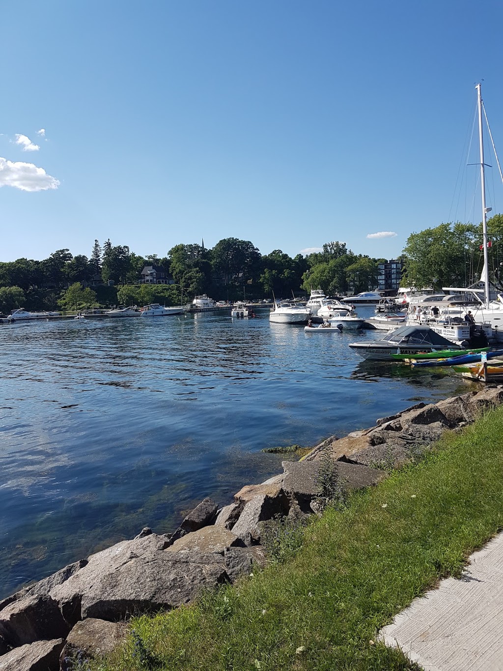 Gananoque 1000 Islands Visitor Centre | 10 King St E, Gananoque, ON K7G 1E6, Canada | Phone: (613) 382-8044