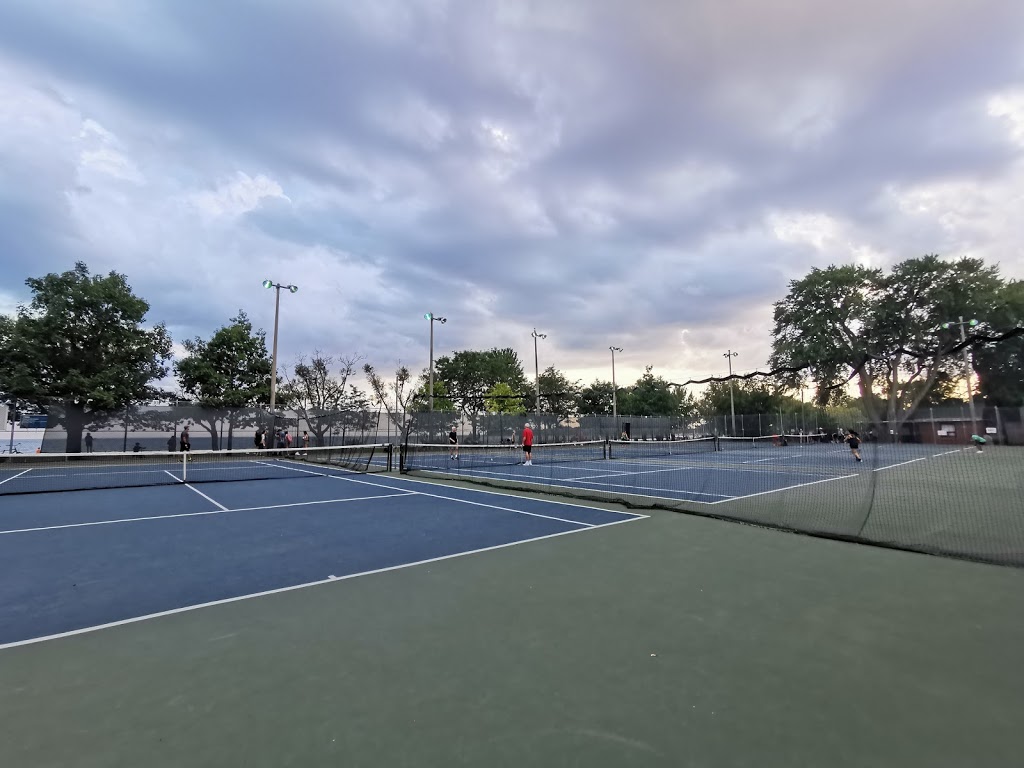 Kew Gardens Tennis Club | 77 Kew Beach Ave, Toronto, ON M4L 1B8, Canada | Phone: (416) 699-1635