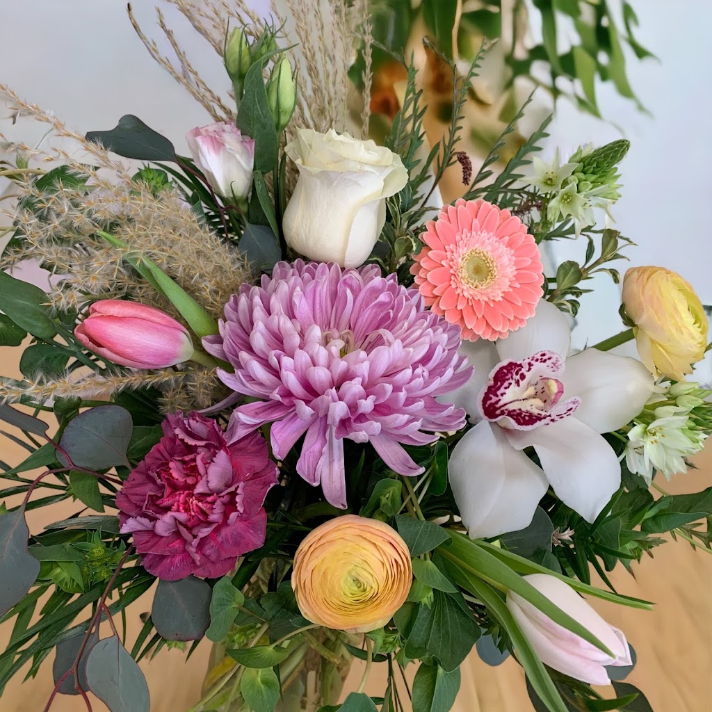 Floral Fairy Flowers | 50 Fireside Gate #1103, Cochrane, AB T4C 2X1, Canada | Phone: (587) 894-1505