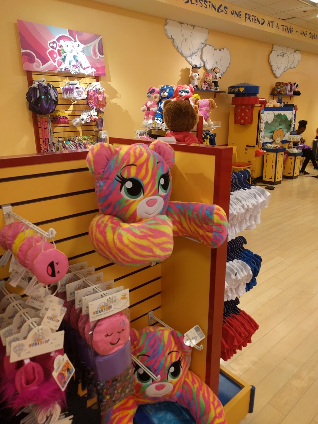 Build-A-Bear Workshop | 100 Bayshore Dr, Nepean, ON K2B 8C1, Canada | Phone: (343) 804-0500