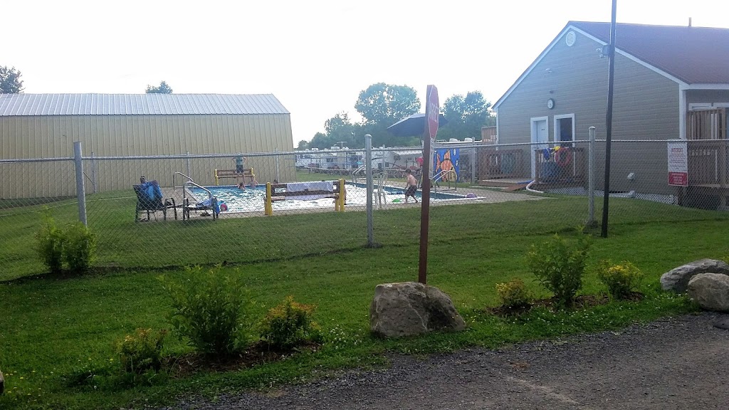Camping A La Claire Fontaine | 295 Rue Hébert, Saint-Stanislas-de-Kostka, QC J0S 1W0, Canada | Phone: (450) 373-7199