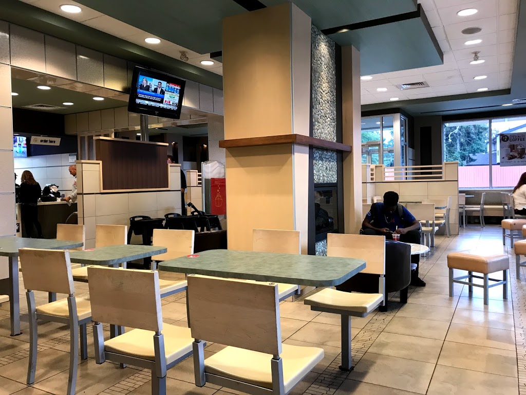 McDonalds | 689 Guelph Line, Burlington, ON L7R 3M7, Canada | Phone: (905) 639-1661