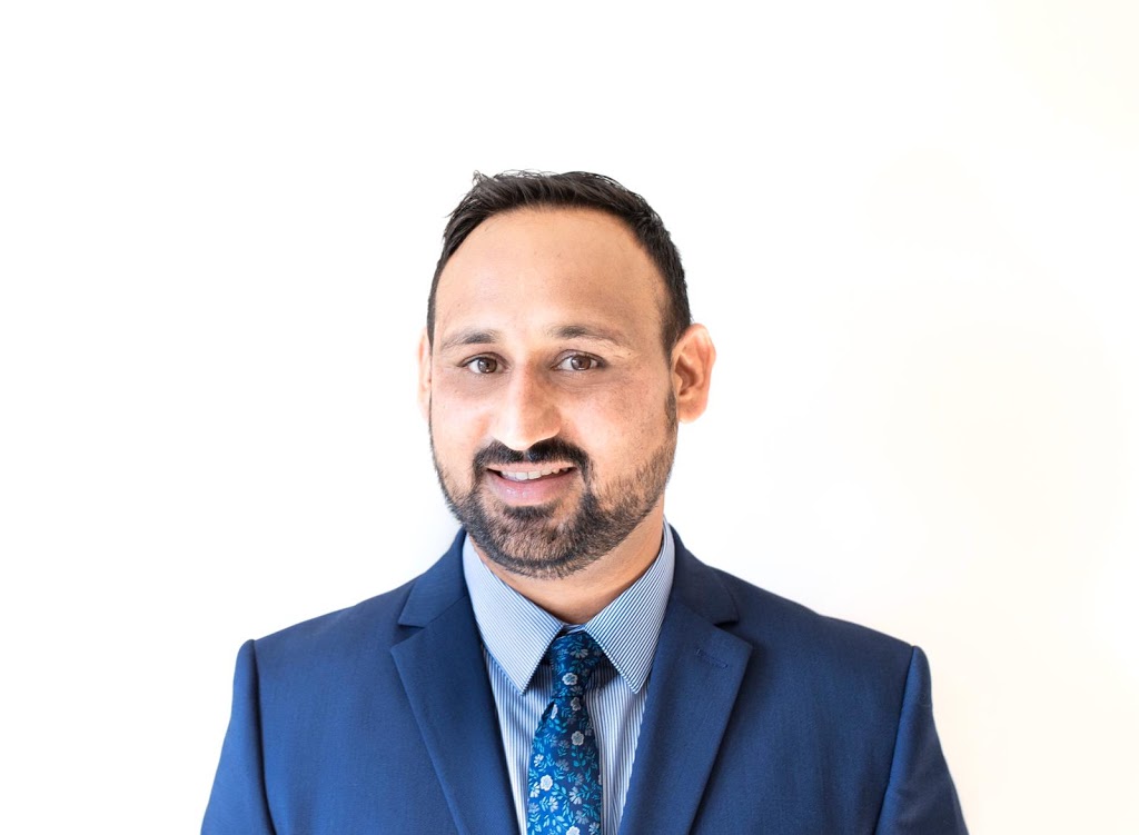 Deep Singh | Remax Escarpment, 860 Queenston Rd, Stoney Creek, ON L8G 4A8, Canada | Phone: (905) 515-7160