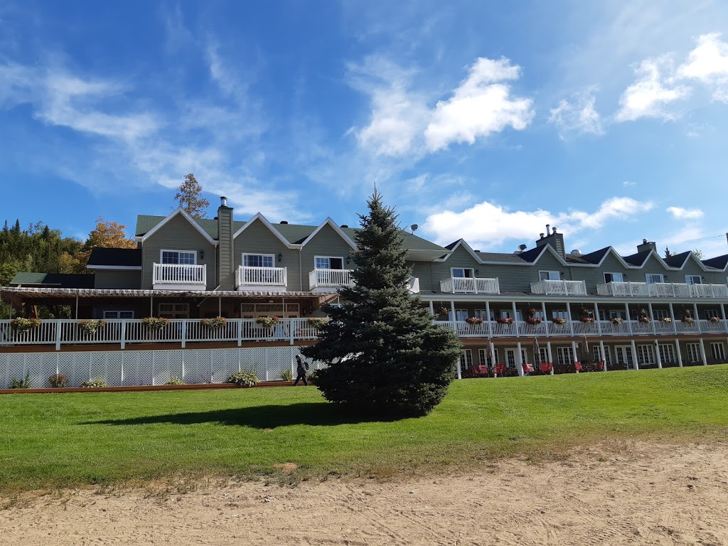 Pourvoirie du Lac Blanc | 1000 Chemin du Domaine Pellerin, Saint-Alexis-des-Monts, QC J0K 1V0, Canada | Phone: (819) 265-4242