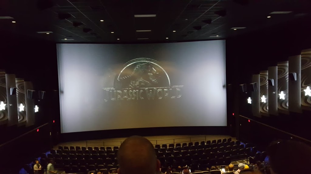 Cineplex Cinemas Winston Churchill | 2081 Winston Park Dr, Oakville, ON L6H 6P5, Canada | Phone: (905) 829-2009