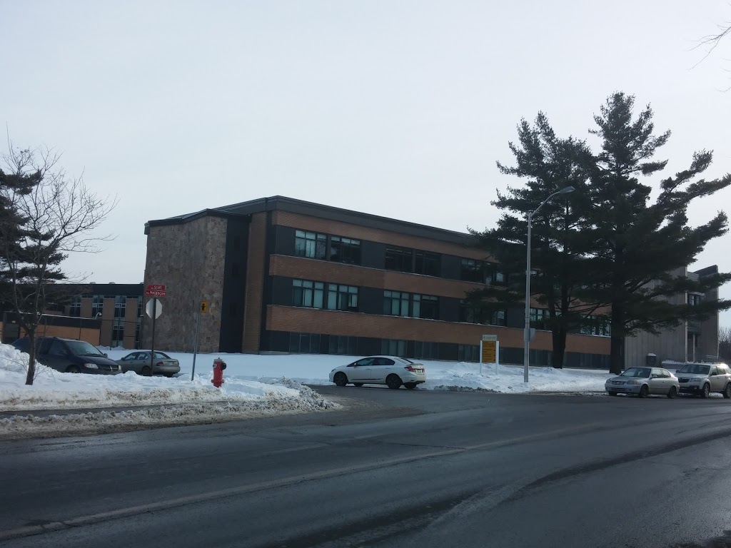School Versatile Saint-Jérôme | 535 Rue Filion, Saint-Jérôme, QC J7Z 1J6, Canada | Phone: (450) 436-4330