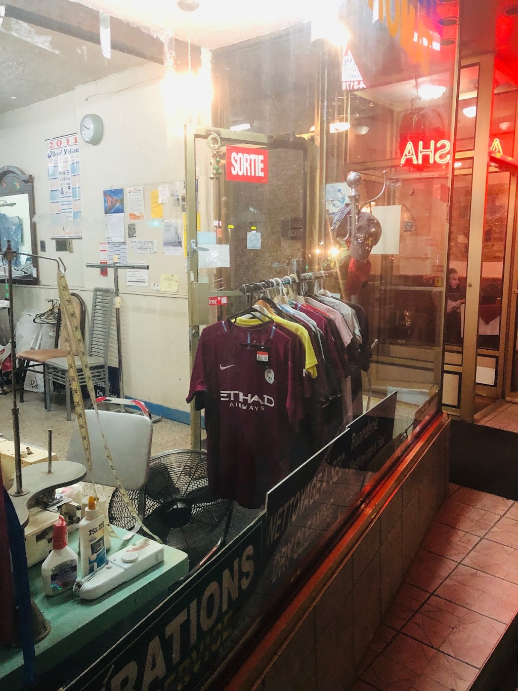 Buanderie du Parc (Laundromat) | 3486 Av du Parc, Montréal, QC H2X 2H7, Canada | Phone: (514) 903-4352