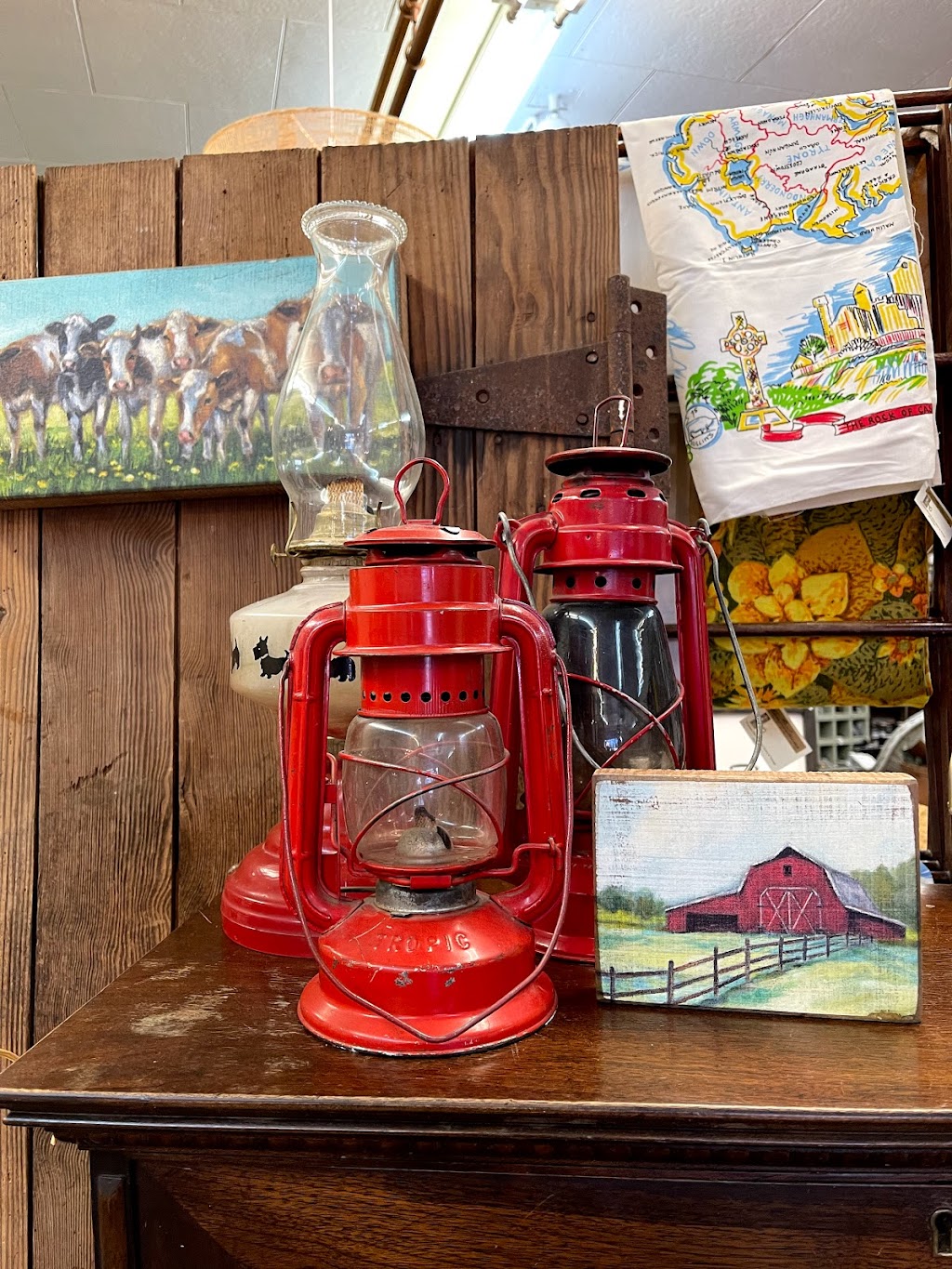 Merrys Mercantile (Formerly Past Connections Emporium) | 5014 50 Ave, Bentley, AB T0C 0J0, Canada | Phone: (403) 658-2300