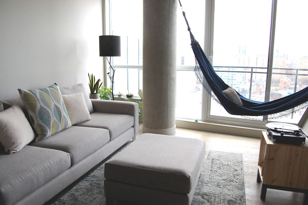 The Pillow Shoppe | 1400 Castlefield Ave #4, York, ON M6B 4N4, Canada | Phone: (647) 454-7456