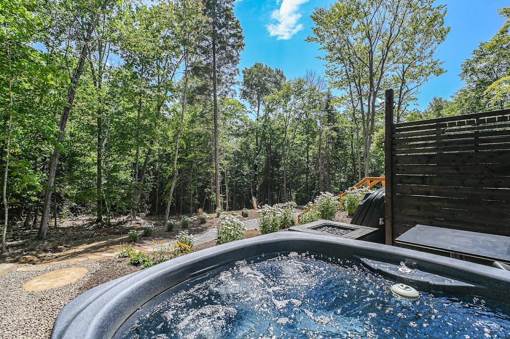Gite & Spa La Colombe des Montagnes | 63 Rue du Mont Plaisant, Morin-Heights, QC J0R 1H0, Canada | Phone: (438) 465-3333