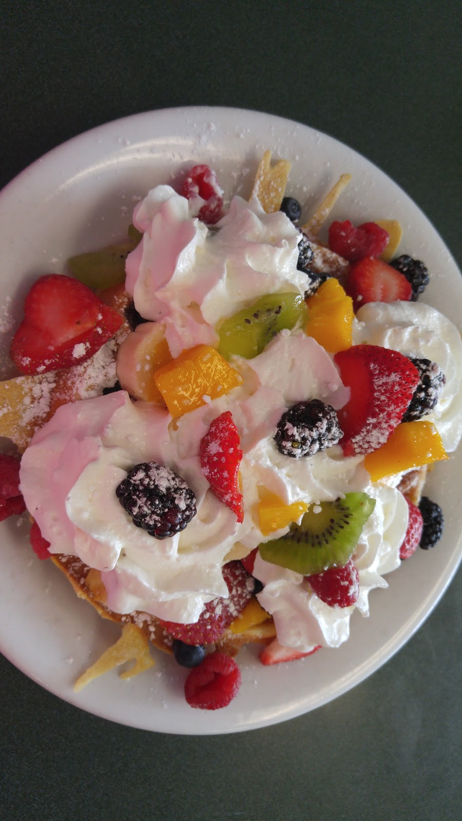 Fernandos Family Restaurant | 311 Blake St, Barrie, ON L4M 1K7, Canada | Phone: (705) 726-0623
