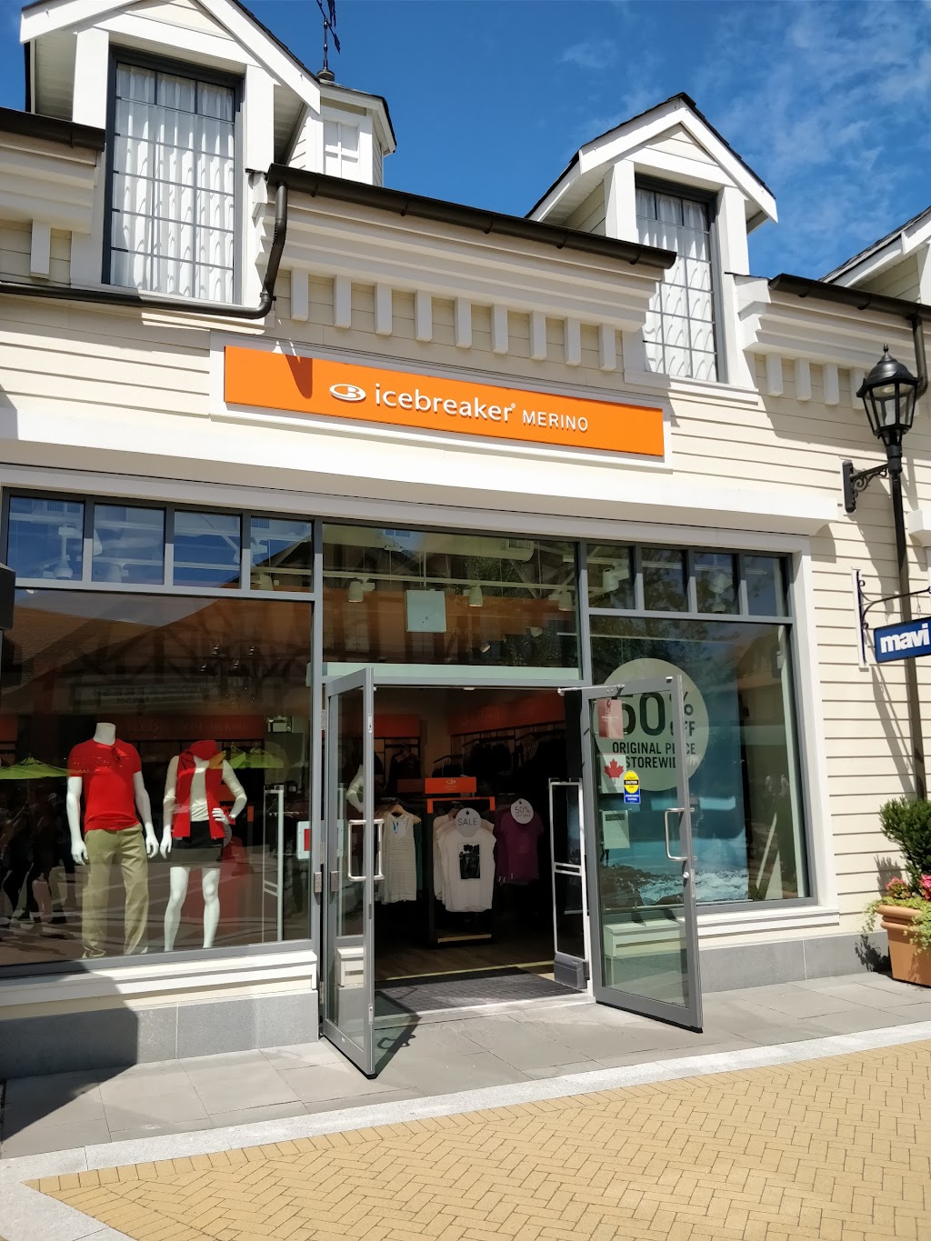icebreaker | McArthurGlen Designer Outlet Centre Vancouver, 7899 Templeton Station Rd #1069, Richmond, BC V7B 0B7, Canada | Phone: (604) 278-8702