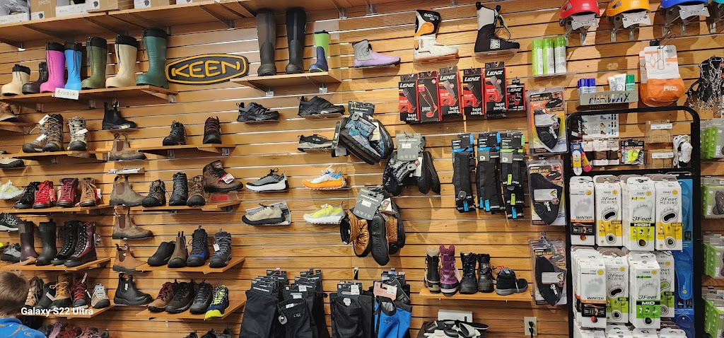 Wilson Mountain Sports | Building A, Samson Mall, 101 Lake Louise Dr, Lake Louise, AB T0L 1E0, Canada | Phone: (403) 522-3636