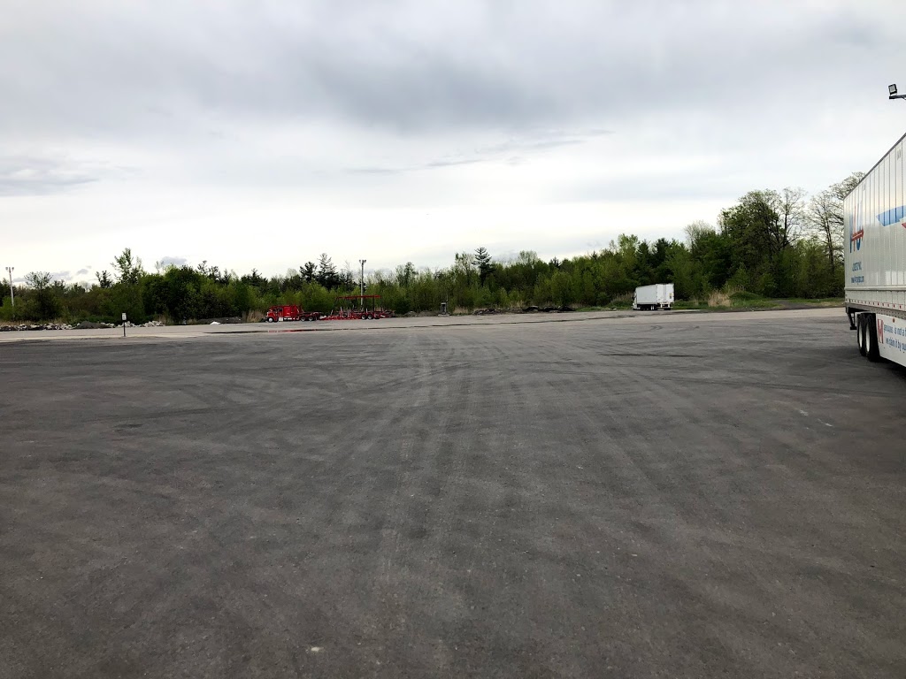 730 Esso Truck Stop/Cardinal Travel Centre | 2085 Shanly Rd, Cardinal, ON K0E 1E0, Canada | Phone: (613) 657-4555
