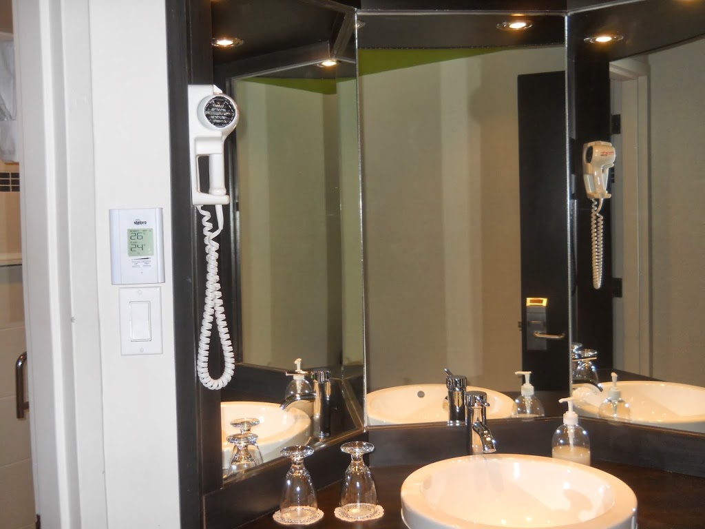 Travelodge Trois Rivières | 3600 Boul Gene-H.-Kruger, Trois-Rivières, QC G9A 4M3, Canada | Phone: (819) 379-3232