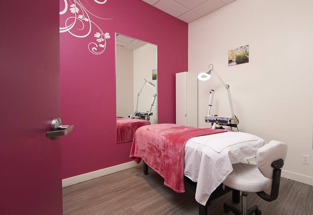 Beauty First | 999 Upper Wentworth St, Hamilton, ON L9A 4X5, Canada | Phone: (905) 633-8118