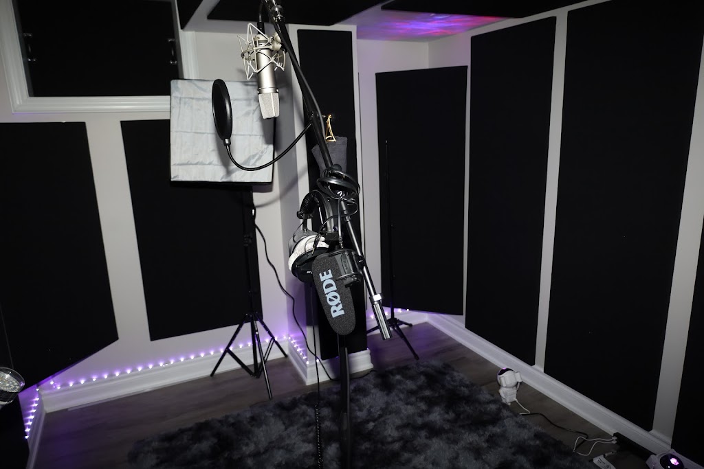 Bankroll Studios | 118 Ice Palace Cres, Oshawa, ON L1L 0G9, Canada | Phone: (647) 696-0282