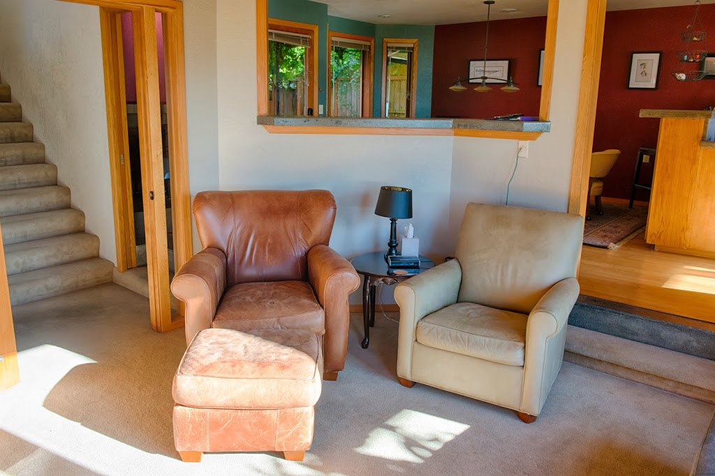 The Madrone AirBnB | 301 Parkridge Rd, Bellingham, WA 98225, USA | Phone: (360) 255-3402