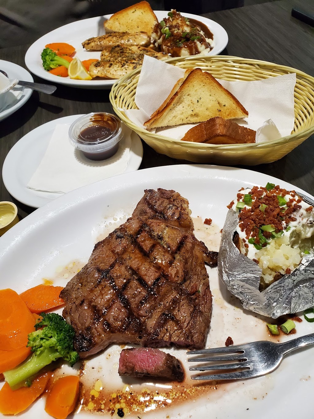Giorgios Steak House and Family Restaurant | 200 Main St, Raymore, SK S0A 3J0, Canada | Phone: (306) 746-2000