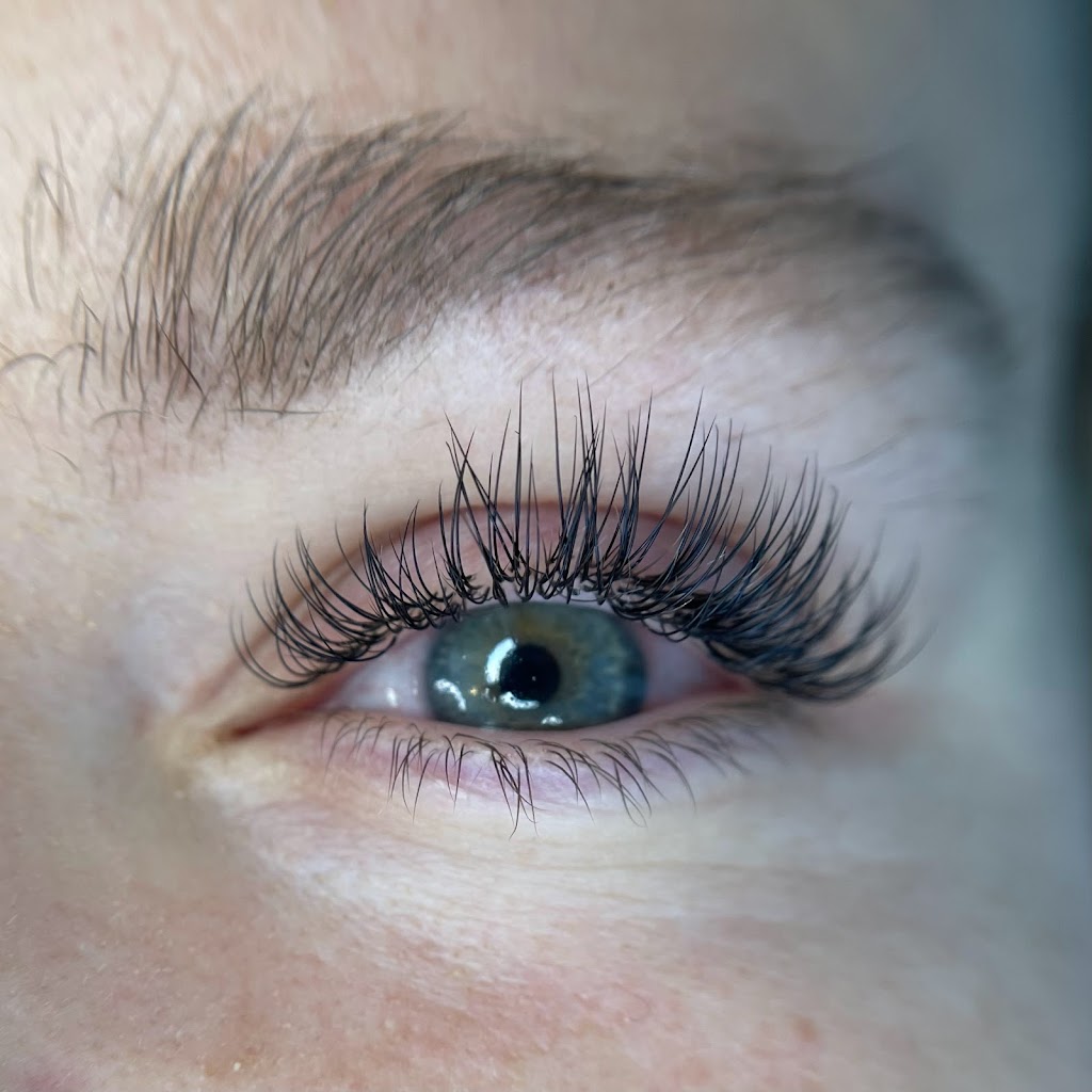 Kendra Lashes YYJ | 1130 Holly Park Rd, Brentwood Bay, BC V8M 1E6, Canada | Phone: (250) 208-3532