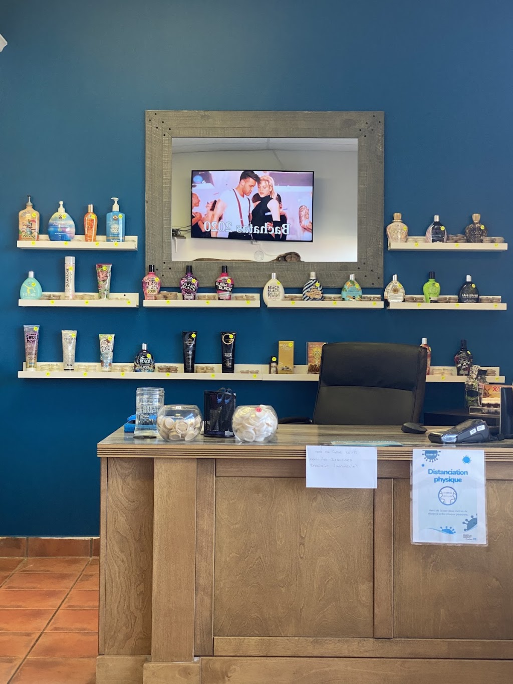 Bronzage les îles turquoises | 253 Rue Saint-Antoine-Nord, Lavaltrie, QC J5T 2G8, Canada | Phone: (450) 935-1444