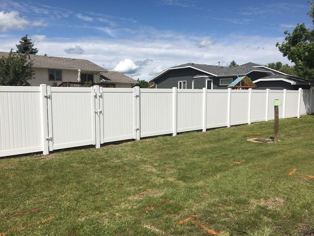 Strictly Fences | 1845 Paul Dr, Moose Jaw, SK S6H 4P8, Canada | Phone: (306) 692-4303