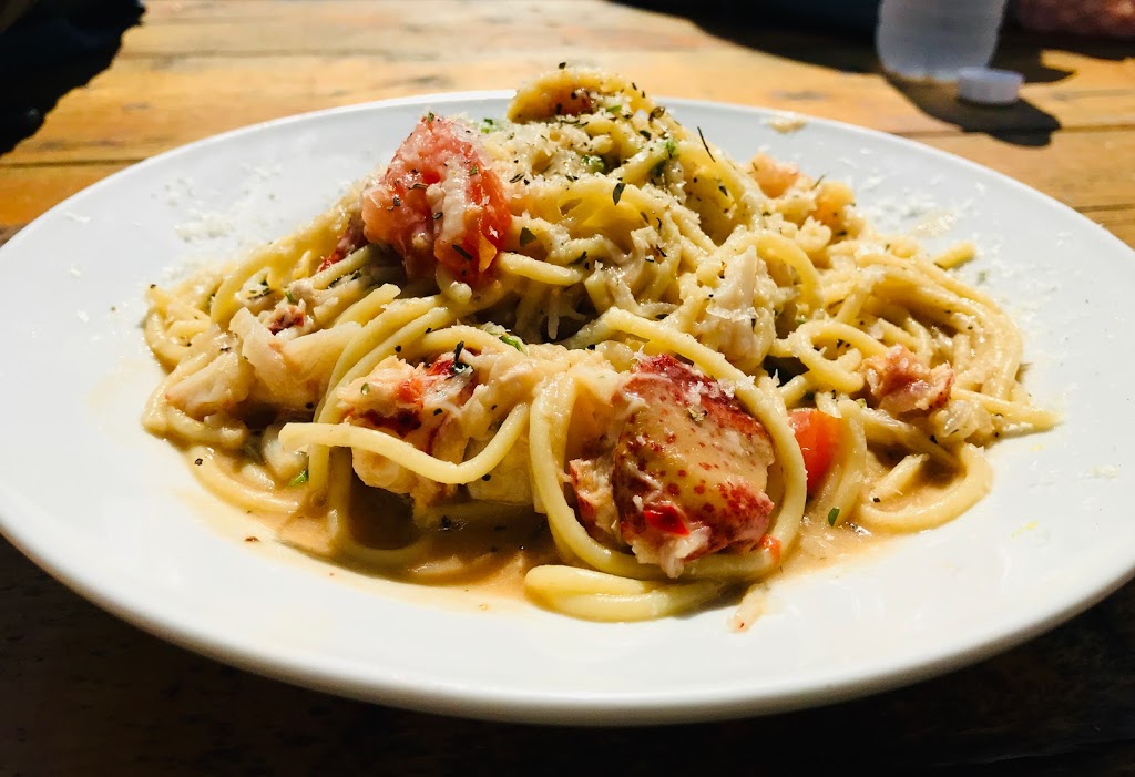 Toms lobster shack | 110 Peggys Point Rd, Peggys Cove, NS B3Z 3S2, Canada | Phone: (902) 943-3950