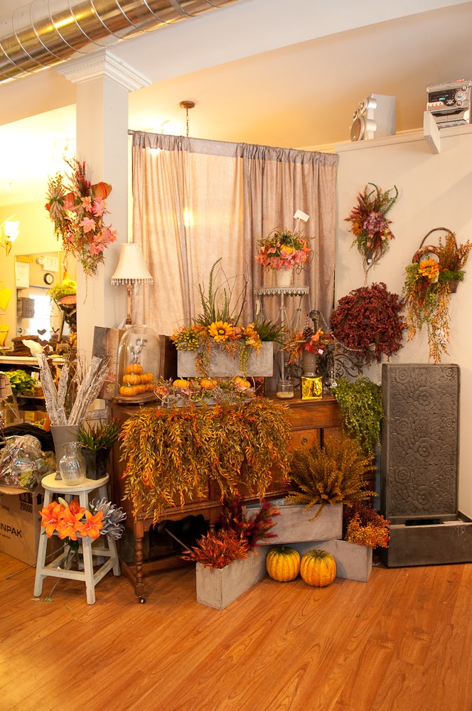 Earthen Elegance Floral | 165 Main St, Lucan, ON N0M 2J0, Canada | Phone: (519) 227-0800