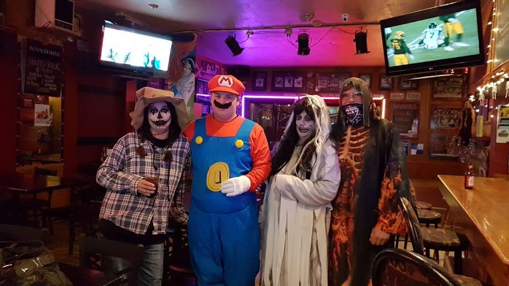 Fox & Hound and Mulligans Pizza | 5039 49 St, Innisfail, AB T4G 1M1, Canada | Phone: (403) 227-2333