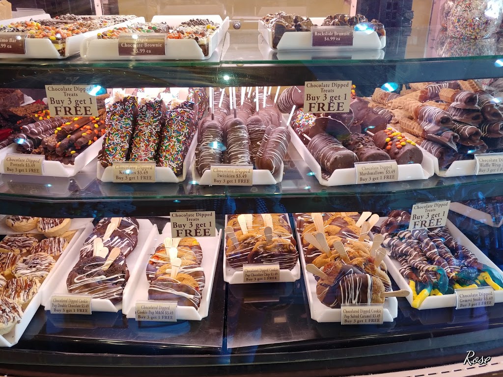 Fudge Factory | 4848 Clifton Hill, Niagara Falls, ON L2G 3N4, Canada | Phone: (905) 358-3676